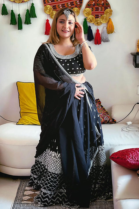 Aashika Bhatia is looking beautiful in black dress.