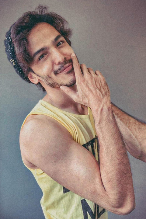 Farhan Khan showing his muscular arms while wearing yellow tank top