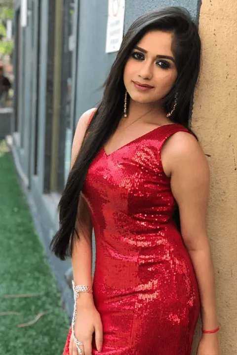 Jannat Zubair Rahmani in shiny red dress complementing her natural feminine body