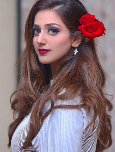 Jannat Mirza in white dress with red rose and beautiful rose