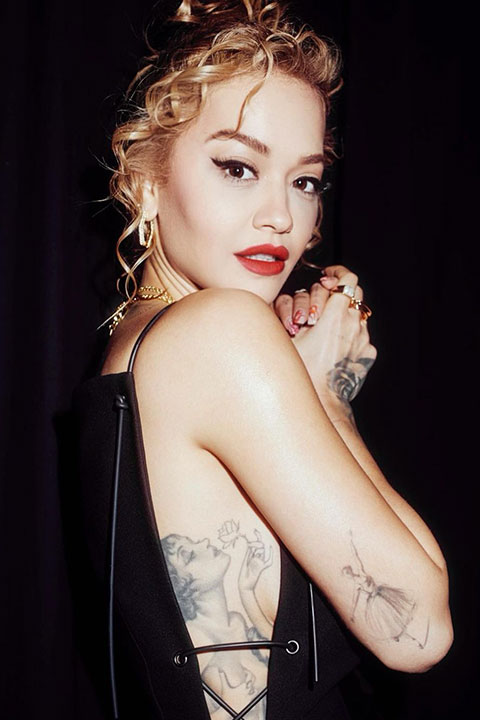 Rita Ora is looking hot in black and the tattoos on her body is looking elegant.