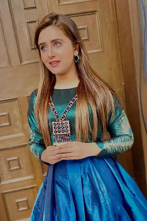 Minahil malik in beautiful green and blue dress