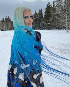 JeffreeStar looking beautiful in his colorful blue hairs
