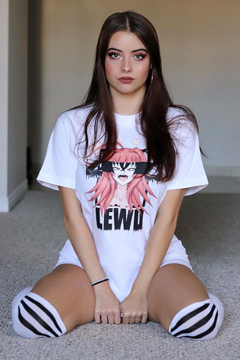 Julia Burch Biography, Wiki, Age, Onlyfans Pics, BF, & Family Info