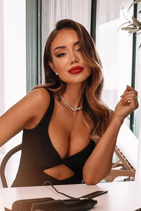 Pia Muehlenbeck making hot pose in black outfit and red lips stick